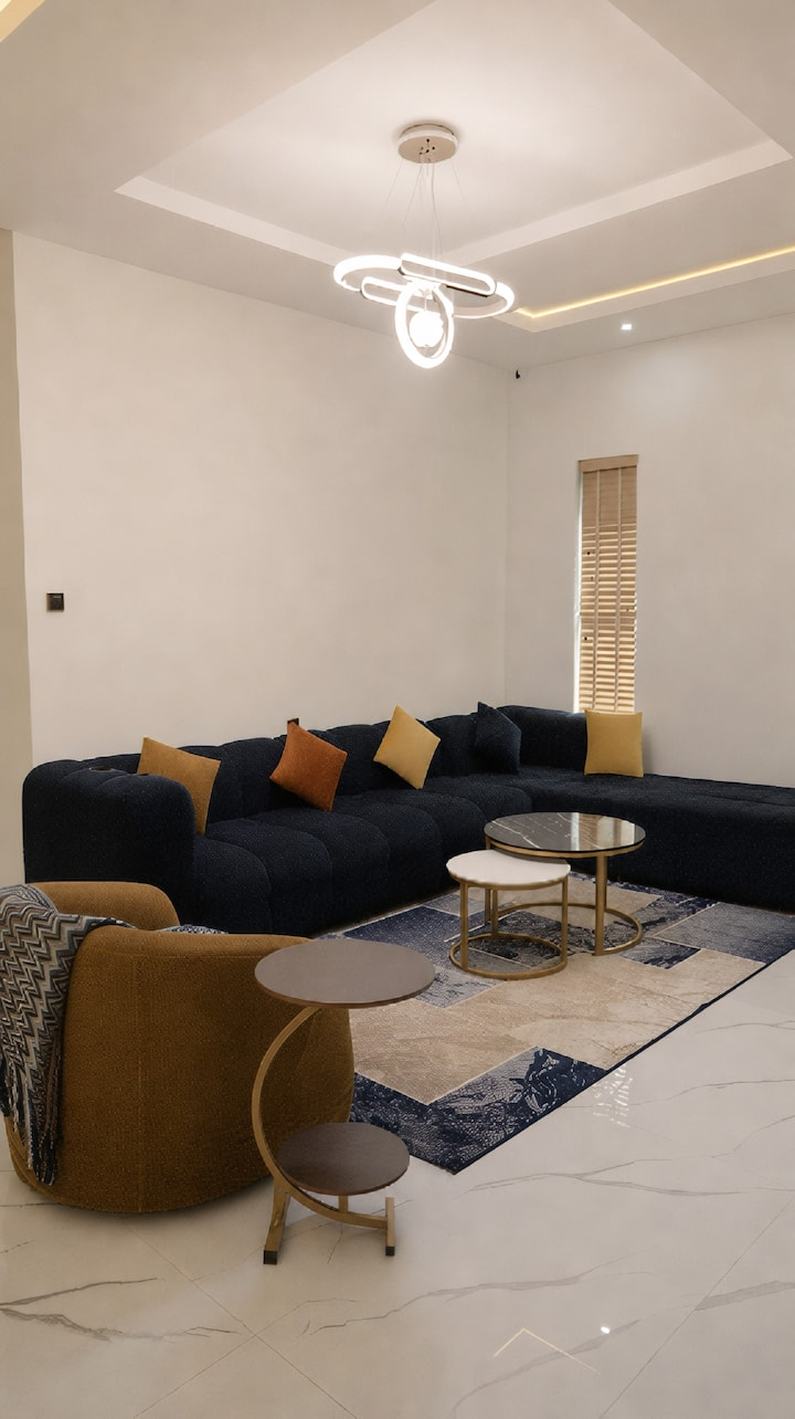 Lounge Area & Modern Lighting